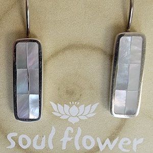 NEW NATURAL WHITE MOSAIC MOP SHELL SILVER RECTANGLE EARRINGS SOULFLOWER